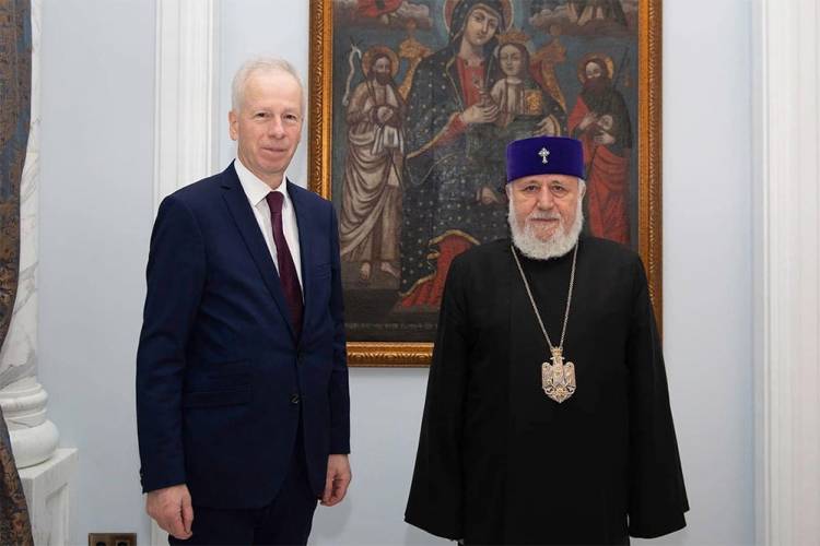 Գարեգին Բ-ն ԵՄ-ում Կանադայի բանագնացին ներկայացրել է Ադրբեջանի ոտնձգություններն Արցախում