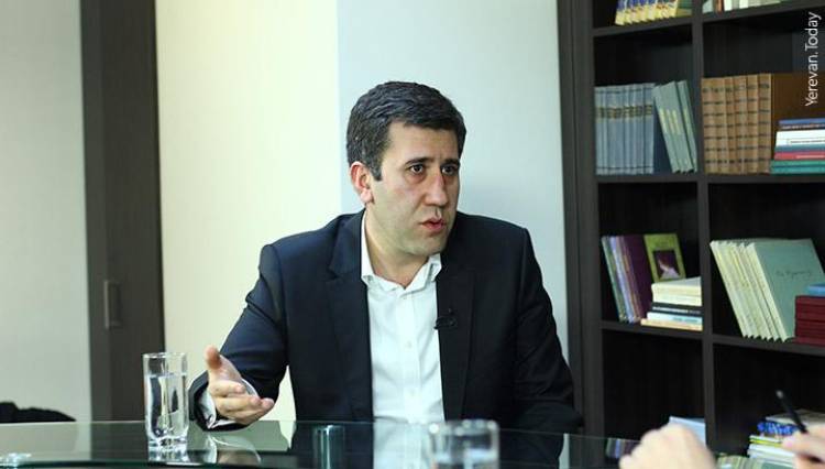Յուրաքանչյուրի ընտրությունը շատ պարզ է. Ֆեյսբուքչիների՞ կողմից են, թե՞ Հայրենասերների. Ռուբեն Մելիքյան