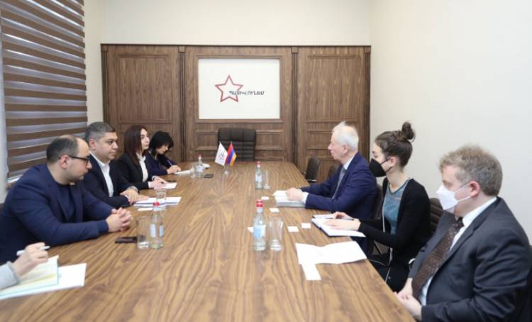 Ժողովրդավարական ինստիտուտները Հայաստանում կամ չեն գործում, կամ գործում են յուրովի. Արթուր Վանեցյան