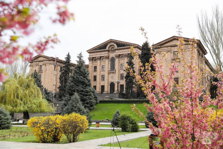 ՀՀ նախագահ կընտրեն վաղը. «Ժողովուրդ»