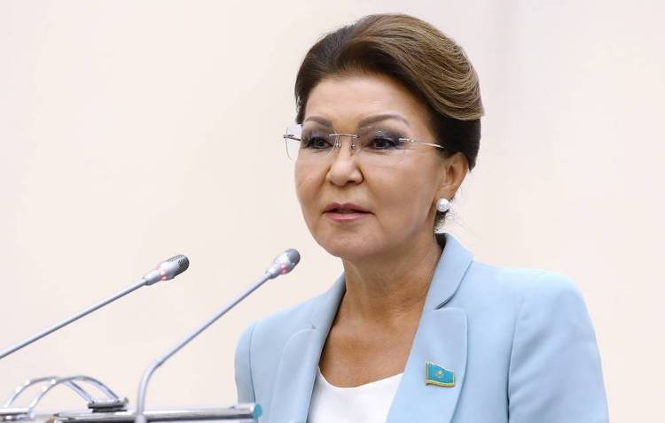 Нижняя палата парламента Казахстана утвердила сложение Назарбаевой полномочий депутата