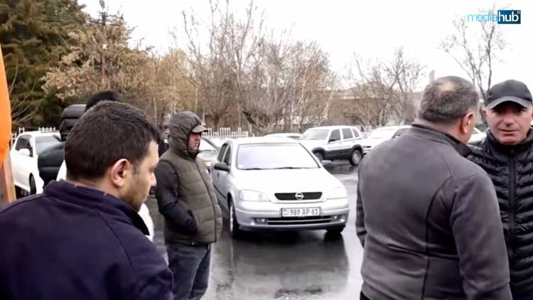 Երեք միլիոն վարչապետ էինք, հիմա մեզ ոտնատակ են տալիս․ փարաքարցի