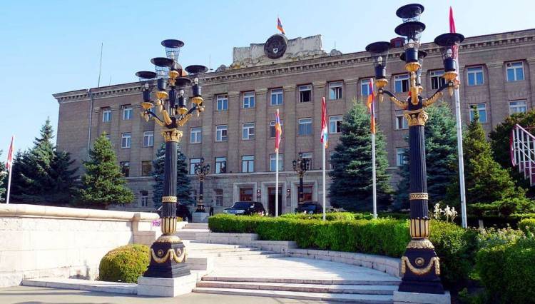 Ռումբ է՝ գցել են, սրտներիդ մոտ մի ընդունեք․ «Հրապարակ»