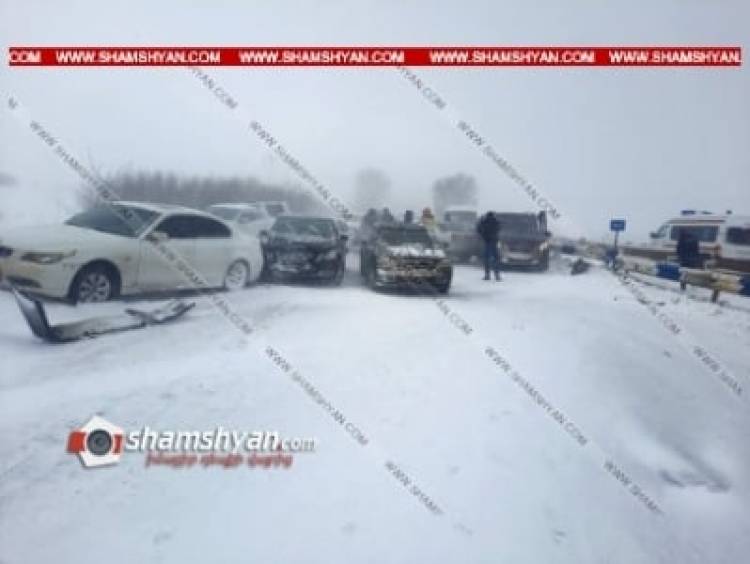 Երևան-Սևան ճանապարհին մերկասառույցի պատճառով բախվել են 30-ից ավելի ավտոմեքենաներ. խցանումն անցնում է մի քանի կիլոմետրը