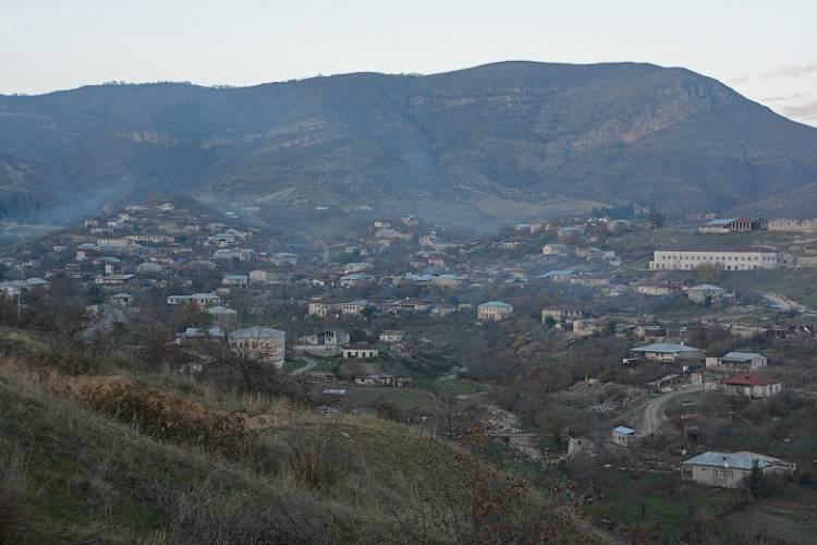 Ինչո՞ւ հենց հիմա... «Փաստ»