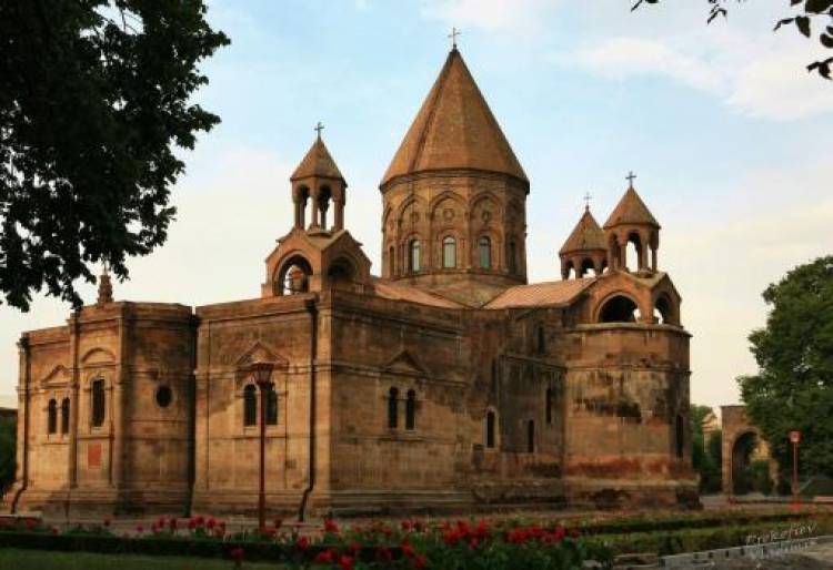 Կարգալույծ են հռչակվել Տ. Մխիթար աբեղա Գրիգորյանը և Տ. Ատոմ քահանա Ասատրյանը