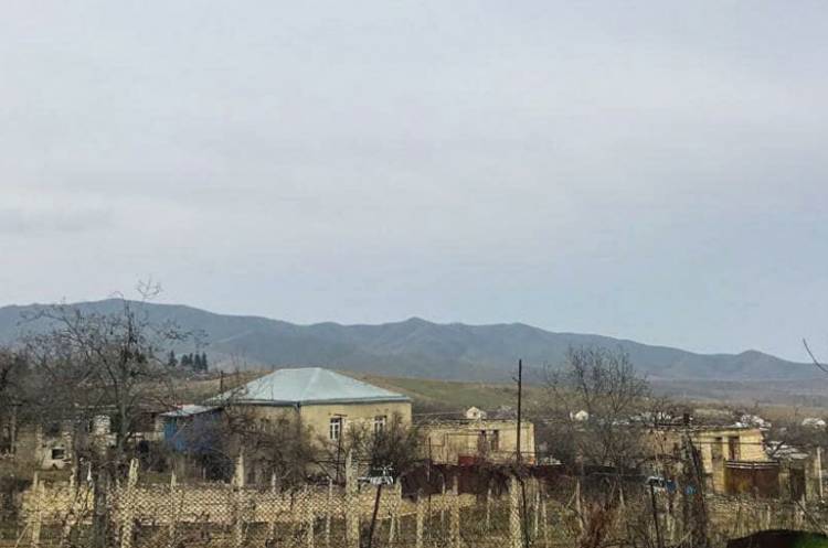«Փառուխ գյուղում մեկի դիմաց 100 ադրբեջանցի է կանգնած, Քարագլխի մոտ 30%-ն է մերը, գյուղ տանող բոլոր մուտքերը փակ են»․ նախկին գյուղապետ