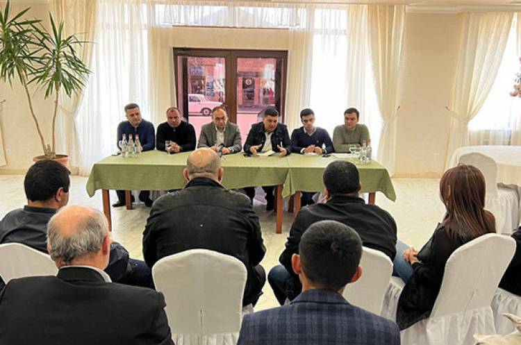 «Հայրենիք» կուսակցության անդամները հանդիպումներ են անցկացրել Արտաշատի բնակիչների հետ