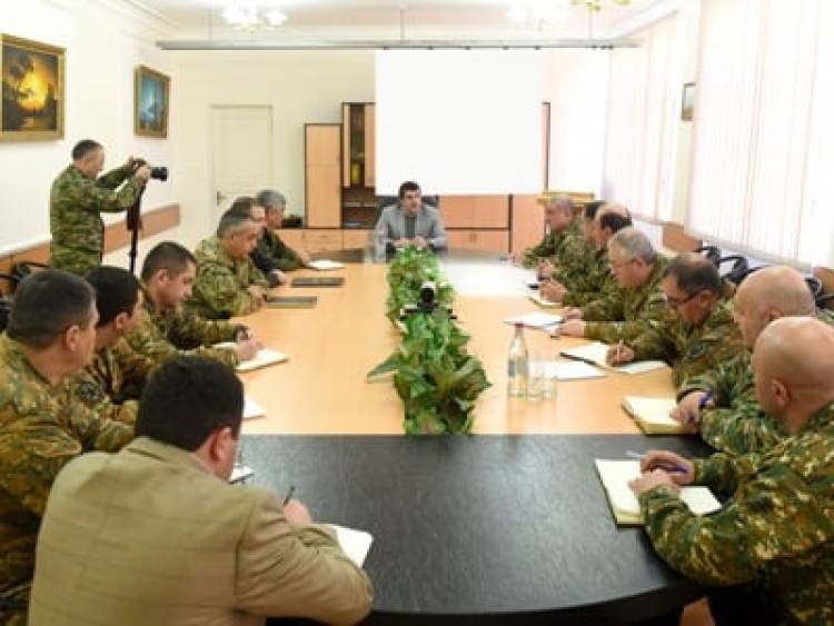 Արցախի նախագահը ՊՆ վարչական համալիրում աշխատանքային խորհրդակցություն է անցկացրել. ինչ են քննարկել