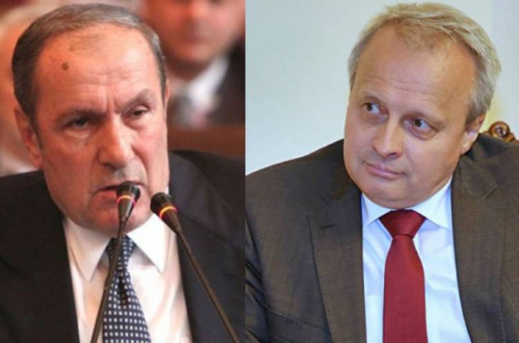 Լևոն Տեր-Պետրոսյանն իր առանձնատանը հանդիպել է Հայաստանում Ռուսաստանի դեսպանի հետ