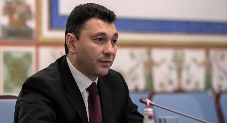 Արցախի դրոշը հարգելու լավագույն դրսևորումը կլինի կապիտուլյանտների հեռացումը․ Էդուարդ Շարմազանով
