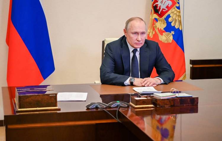 Путин сообщил, что Россия возобновит лунную программу
