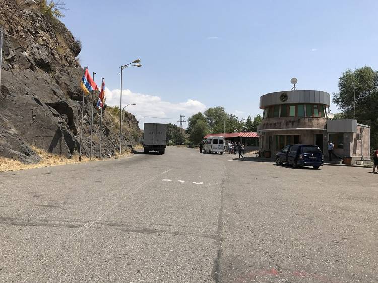 Ռուս խաղաղապահները միայնա՞կ են գործել՝ պատգամավորներին Արցախ չթողնելու գործում․ «Հրապարակ»