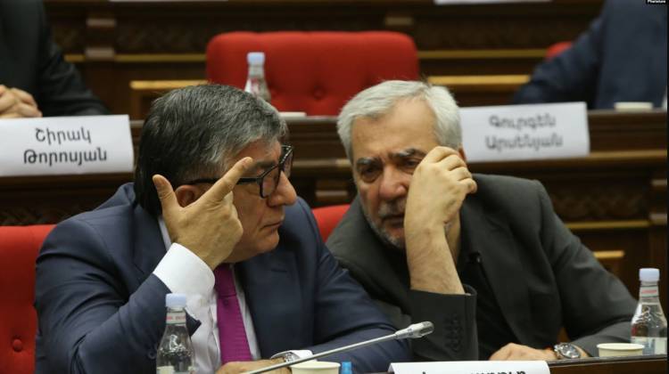 Գլխավոր դերերում Խաչատուր Սուքիասյանն ու Անդրանիկ Քոչարյանն են․ «Հրապարակ»