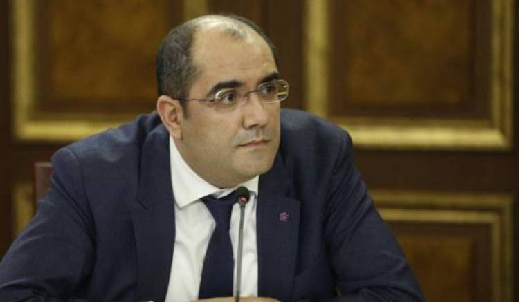 Հրաչյա Ռոստոմյանը վերադառնում է. «Հրապարակ»