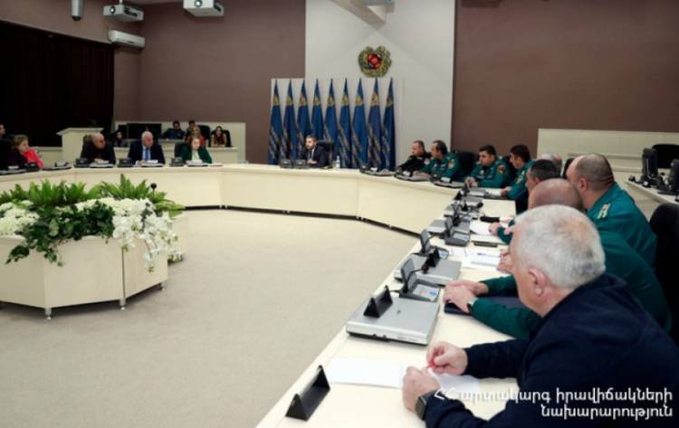 Արտակարգ «բոլոլա»... արտակարգ իրավիճակների նախարարությունում. «Փաստ»