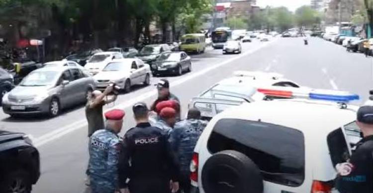 Արթուր Վանեցյանի աջակիցներից 3-ը բերման է ենթարկվել ոստիկանություն