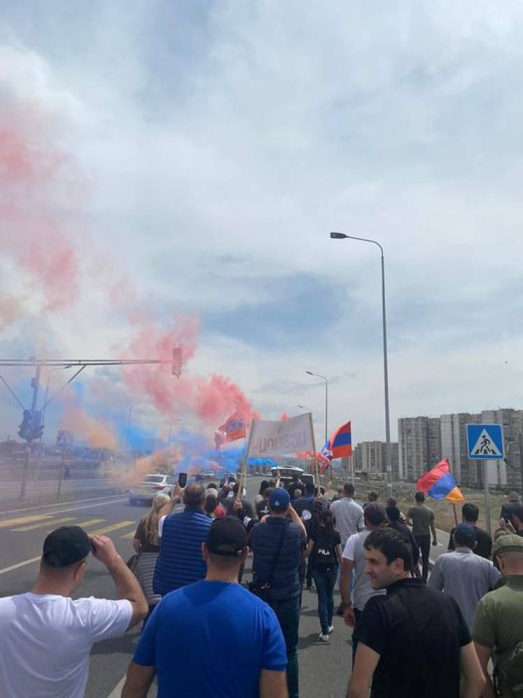 Բաշ Ապարանից բերվող դրոշը հասավ Երևան