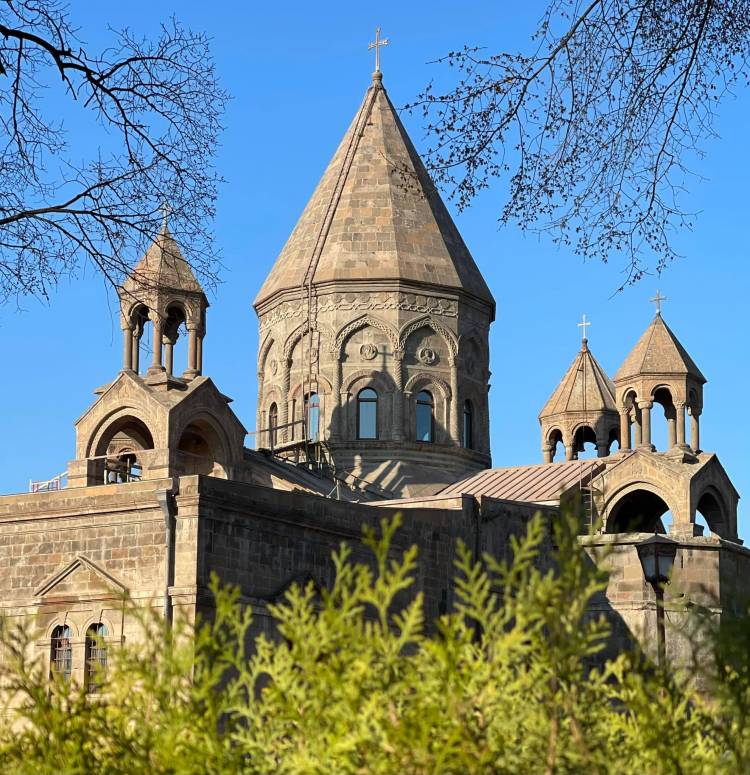 Հոգևորականները, ինչպես քաղաքական զանգվածային նախընթաց միջոցառումներին, ներկա են լինելու նաև այսօրվա հանրահավաքին․ Տեր Եսայի քահանա