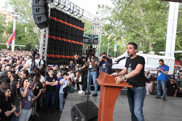 «Ես ներում եմ ոստիկաններին». Արամ Վարդևանյանին բերման են ենթարկել