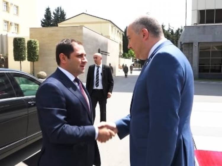 Սուրեն Պապիկյանը հանդիպել է Ջուանշեր Բուրչուլաձեի հետ. քննարկել են պաշտպանական ոլորտում համագործակցության հեռանկարները