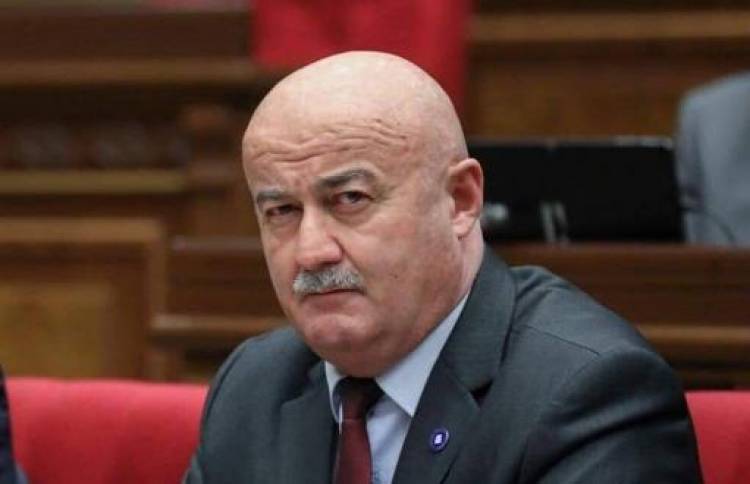 «Ես կրկնեցի հայհոյանքը, հետո քացով խփեցի, սեղանը շրջեցի վրաները». Աղազարյան. «Հրապարակ»