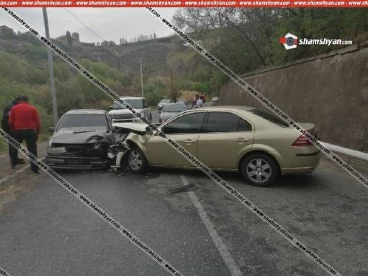 Հրազդանի կիրճում բախվել են Opel-ն ու Ford-ը, ճանապարհը երկկողմանի փակ է