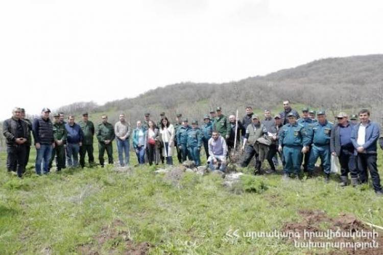 ԱԻ նախարարն ու աշխատակիցները մասնակցել են համապետական ծառատունկին