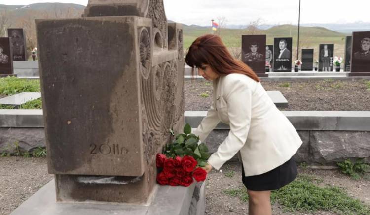 Շիրակի մարզպետն այցելել է «Ազատամարտիկների պանթեոն»