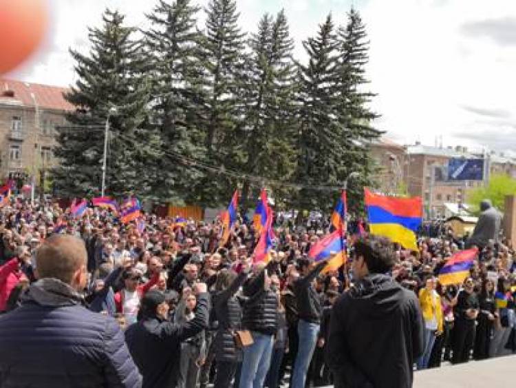 Հակառակ իշխանական ստոր սադրանքներին, Գյումրիում կայացավ բազմամարդ հանրահավաք. Գեղամ Մանուկյան