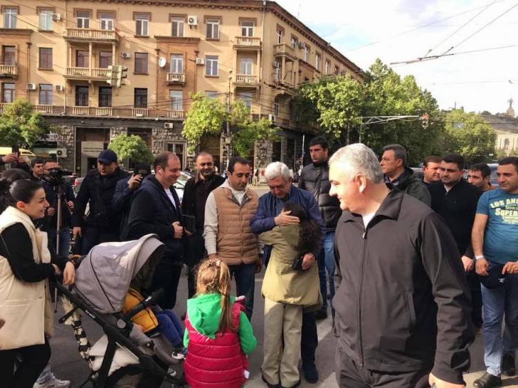 Հայությունը հիմա կարևոր խնդիր ունի լուծելու․ պետք է սրանց հեռացնել ու անցնել ավելի լուրջ հարցերի լուծմանը․ Սերժ Սարգսյան