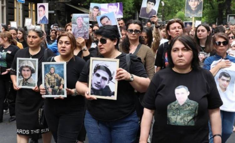 44-օրյա պատերազմի զոհերի ծնողները հարցաքննության են հրավիրվել. ինչ են ասել Փաշինյանի մասին. «Ժողովուրդ»