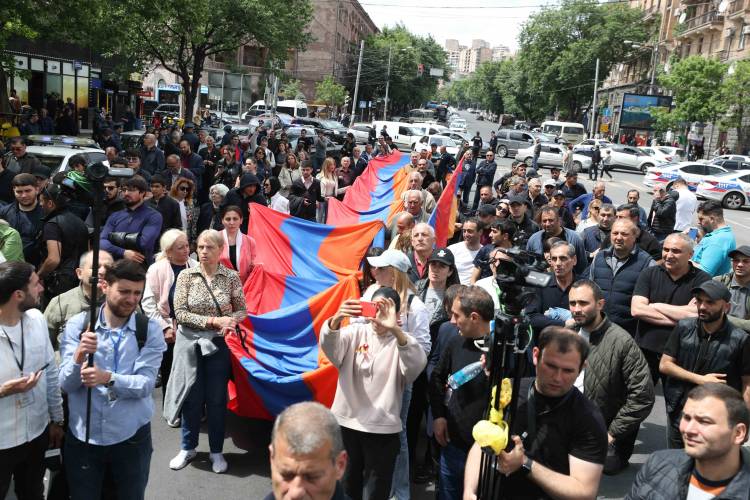 ՖՈՏՈՇԱՐՔ. ընդդիմադիրների քայլերթը Աջափնյակից դեպի Ֆրանսիայի հրապարակ