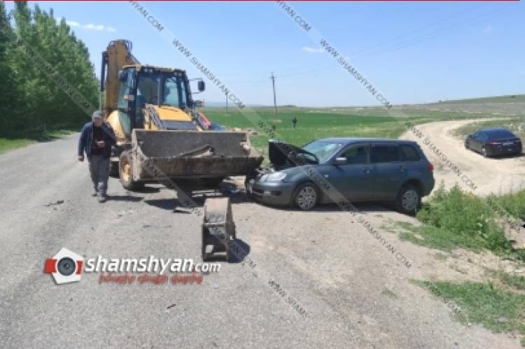 Կոտայքի մարզում բախվել են Mitsubishi-ն ու տրակտորը, կան վիրավորներ