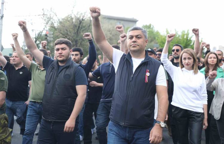 Վաղը՝ ժամը 18:00-ին, սպասում եմ բոլորիդ․ լինելու եմ պայքարի շարքերում, ձեր կողքին, ձեզ հետ․ Արթուր Վանեցյան