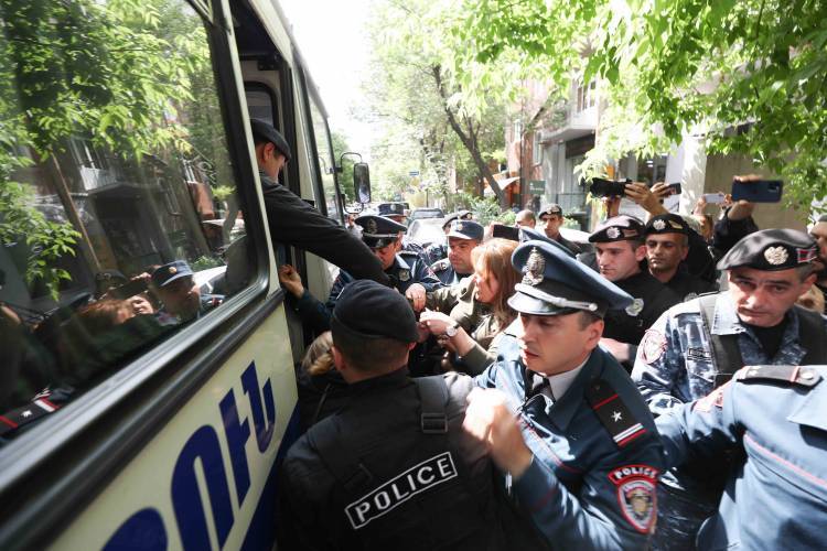 Փողոցային ակցիաների հետ կապված փոքրիկ ինստրուկցիաներ են կազմվել. «Հրապարակ»