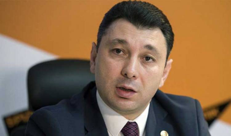 Նիկոլն երեկ մնաց իր «պրյոմի» տակ՝ ժողովուրդը ոչ թե վախեցավ ու փախավ, այլ ավելի շատացավ ու շատանալու է. Շարմազանով
