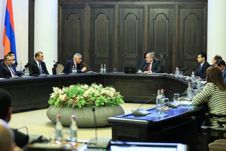 Հանրային դժգոհությունները որքան ավելանում են, այնքան կառավարությունն «առատաձեռն» է դառնում․ «Հրապարակ».