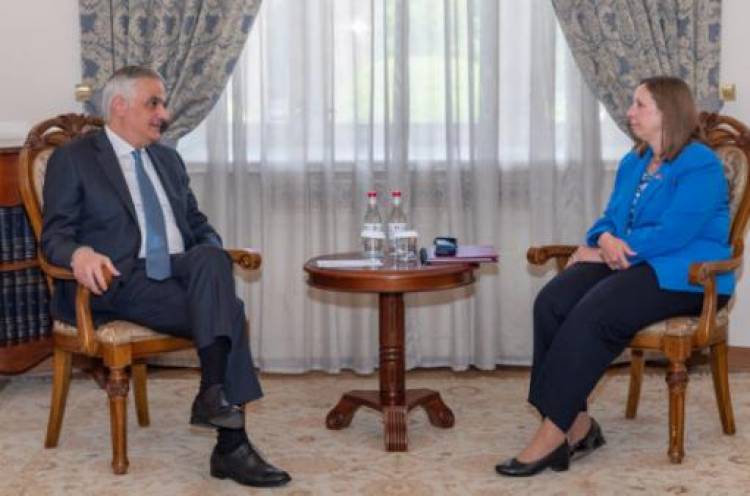 Փոխվարչապետն ու ԱՄՆ դեսպանը քննարկել են տրանսպորտային հաղորդակցությունների ապաշրջափակման հարցը