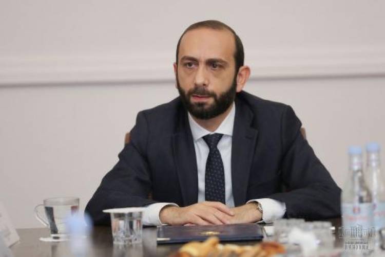 Միրզոյանը հանդիպել է ռազմագերիների ծնողներին, վստահեցրել, որ աշխատում են հայրենադարձման ուղղությամբ