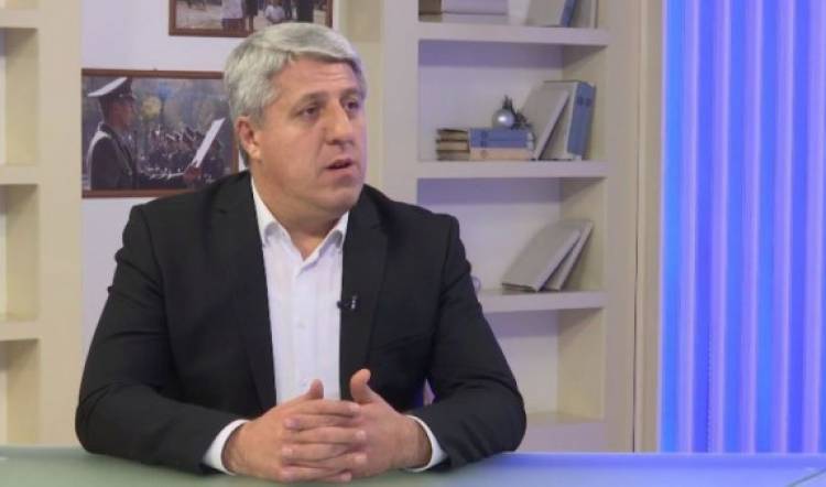 Առավել վտանգավոր է, որ սեփական հասարակության «ուղեղների լվացման» ծավալները մեզ խոցելի են դարձնում նաև մշտական բնույթ կրող թշնամական տեղեկատվական ագրեսիայի նկատմամբ․ Ոսկանյան