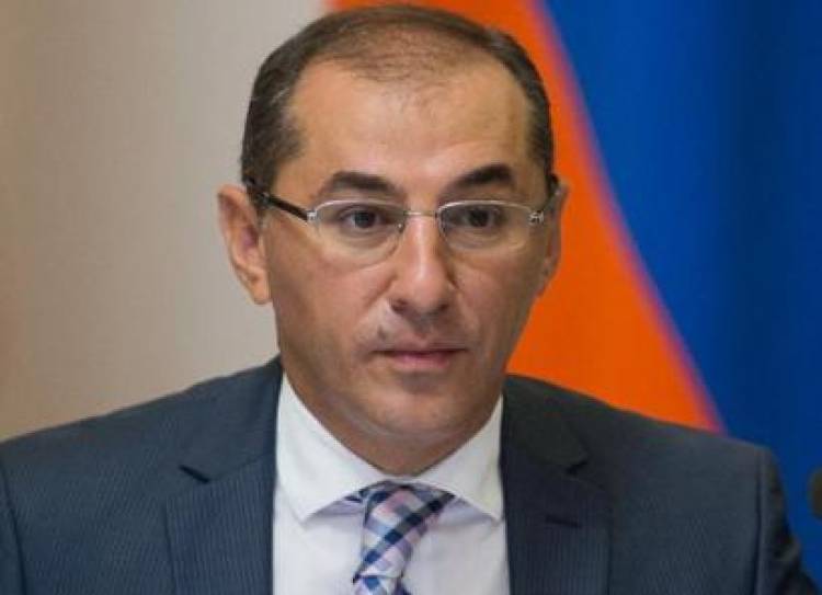 Ես կողմնակից եմ, որ ԿԲ-ն հետ քաշի շուկայում դոլարի գնման հետևանքով հայտնված դրամը. Վարդան Արամյան