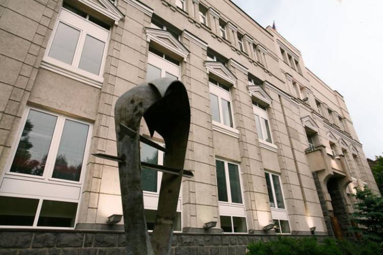 «Հակասություններից տուժում են տնտեսությունը, քաղաքացին». «Փաստ»