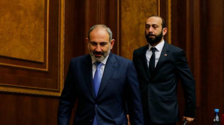 Տեսնենք, թե Նիկոլն ու Արարատը ինչ ծաղկեպսակ կուղարկեն սգո սրահ. Հրանտ Մելիք-Շահնազարյան