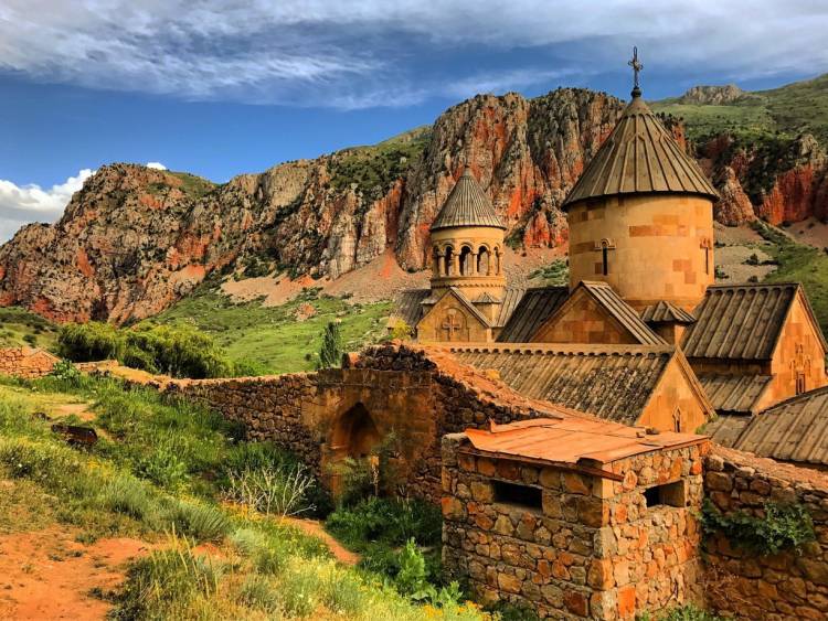 Հայաստանի տեսարժան վայրերը. ո՞ւր գնալ այս ամառ․ Նորավանք (լուսանկարներ)