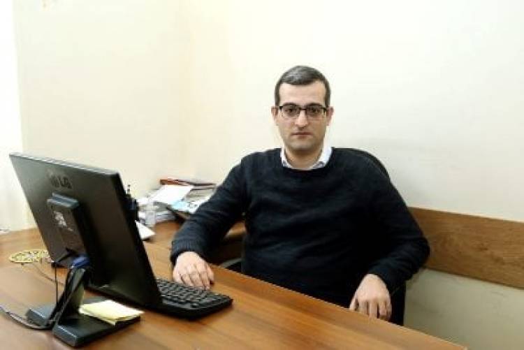 Ինչպես իջեւանցի անփորձ երիտասարդը դարձավ ամբիոնի վարիչ կամ բումերանգի էֆեկտը. «Հրապարակ»