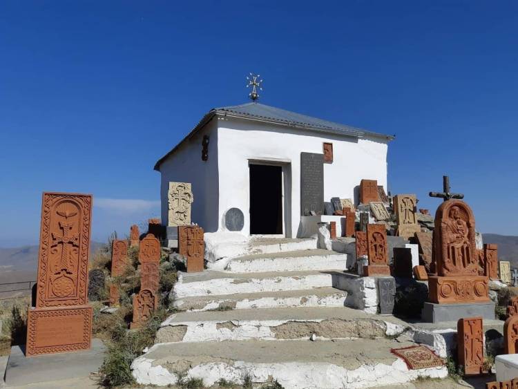 Հայաստանի տեսարժան վայրերը. ո՞ւր գնալ այս ամառ․ Սուրբ Հովհաննես մատուռ (լուսանկարներ)