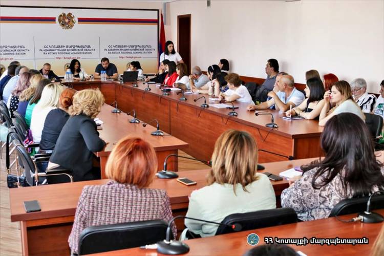 Բուժաշխատողների պարտադիր հավաստագրման գործընթացին առնչվող հարցերն են քննարկվել Կոտայքի մարզպետարանում