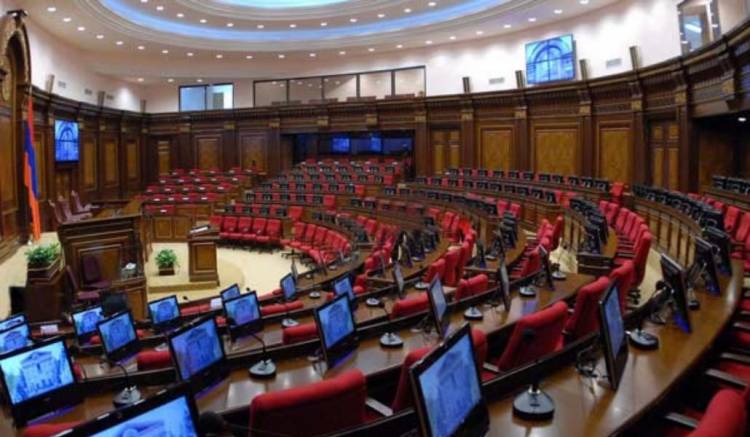 Էլի կգտնվեն ինքնակամ մանդատներից հրաժարվող պատգամավորներ. «Իրավունք»