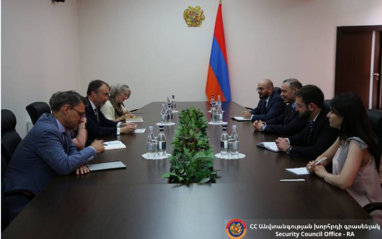 ԱԽ քարտուղար Արմեն Գրիգորյանը հանդիպել է Տոյվո Կլաարի հետ